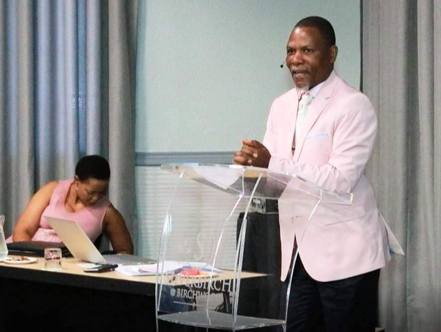 Mpho Mhangwana presenting at a skills transfer workshop
